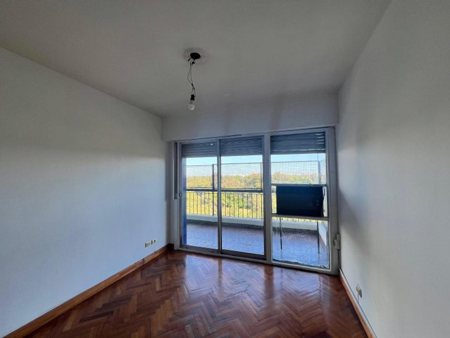 Departamento en Alquiler en Villa Raffo, $ 890.000