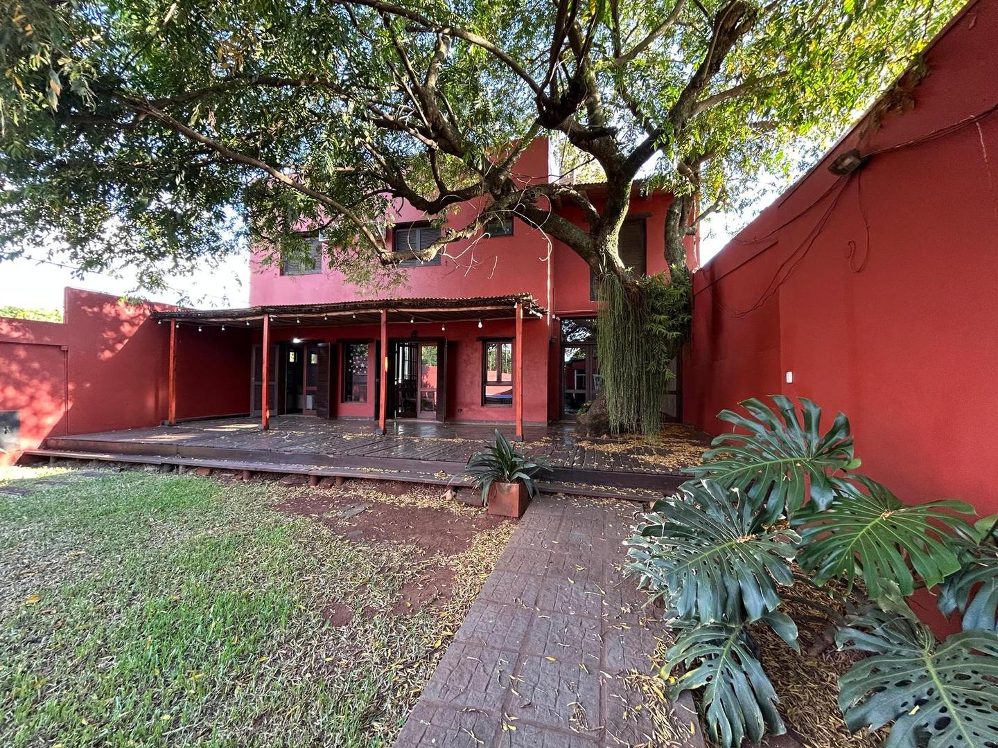 VENTA / ALQUILER DE CASA EN ESQUINA – APÓSTOLES Y BLAS PARERA, POSADAS