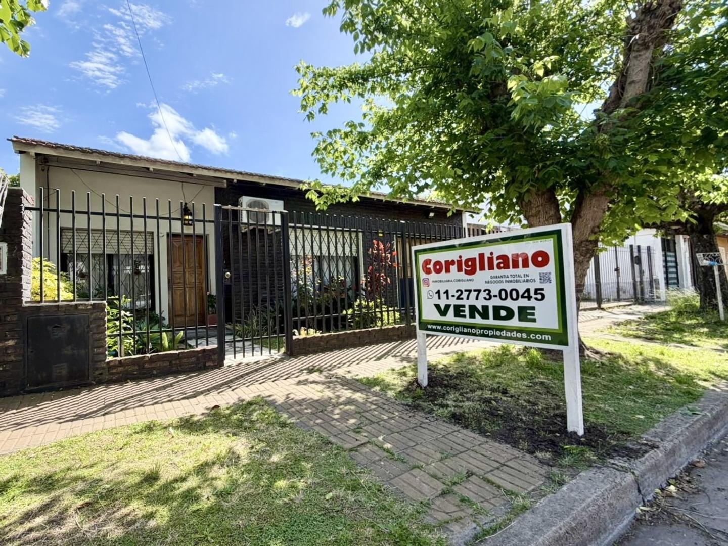 Chalet 4 ambientes en planta baja.