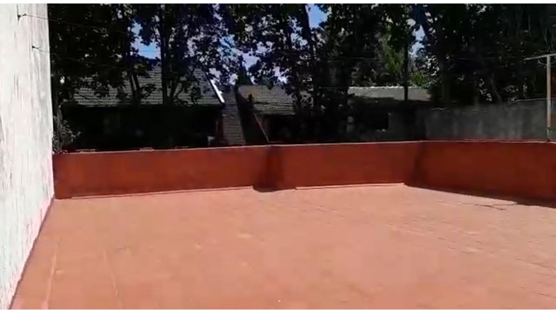 CASA CON AMBIENTES AMPLIOS