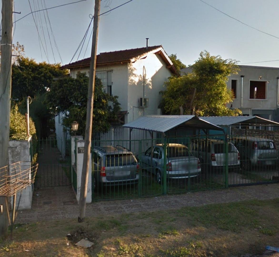 TRIPLEX  CON PATIO Y COCHERA