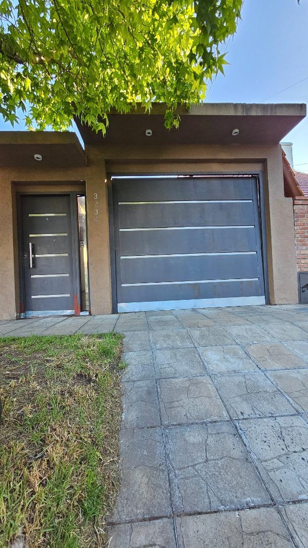 Duplex 4 ambientes con patio quincho y garage