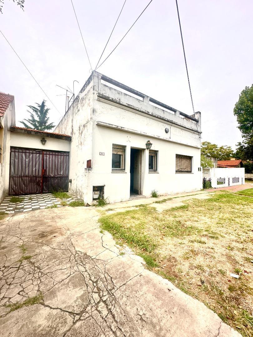 Casa 3 dorm con importante Lote de 10 x 40 - Temperley