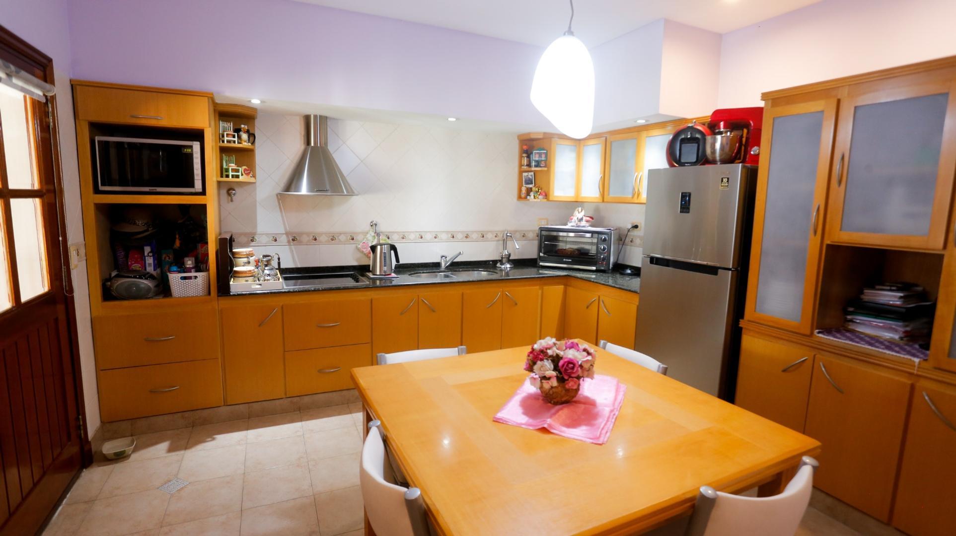 Casa en Venta con 5 cocheras