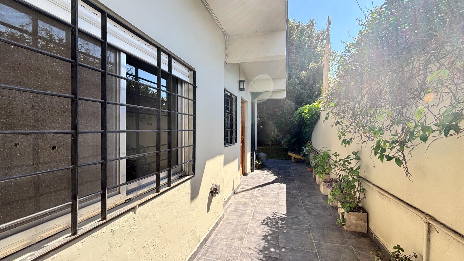 VENTA CASA 5 AMB BERNAL -apto crédito-