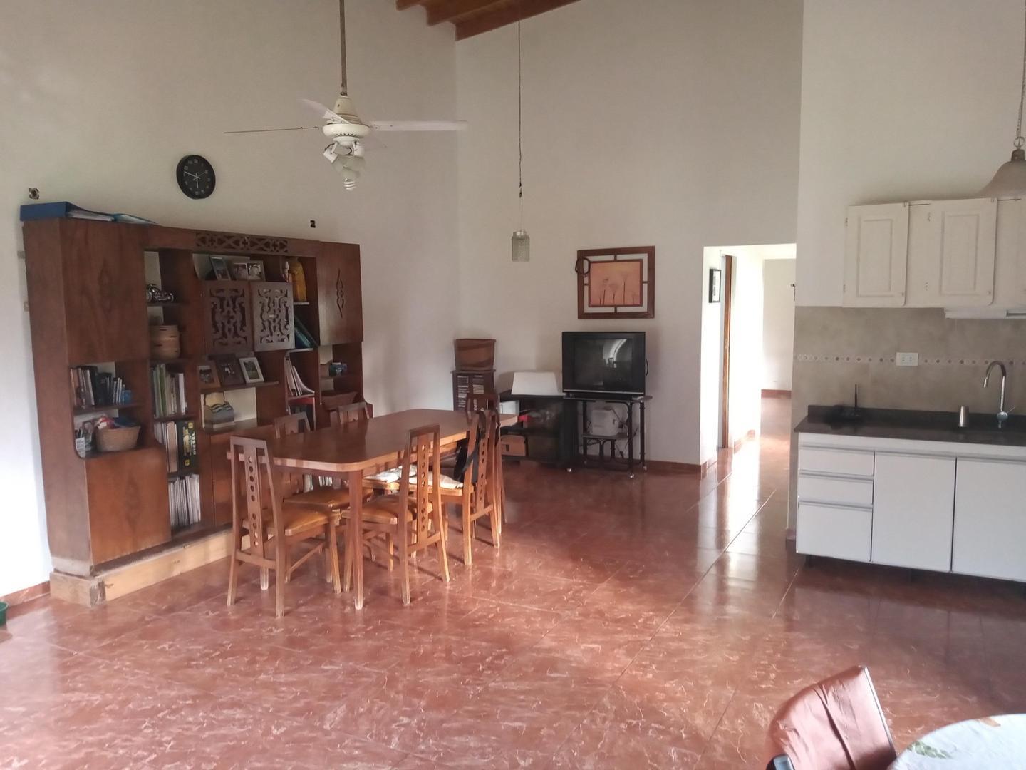 Casa en Venta con 4 cocheras