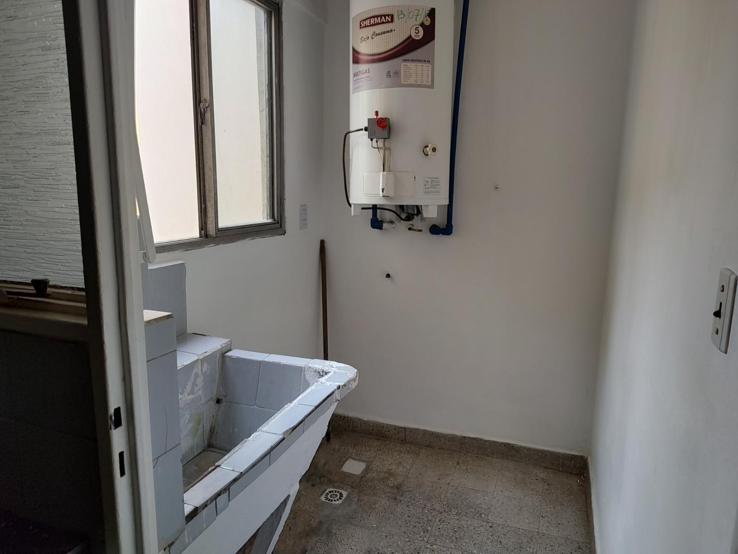 San Martin 400, Piso 5