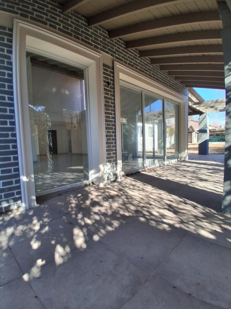 Casa 7 ambientes con 4 baños