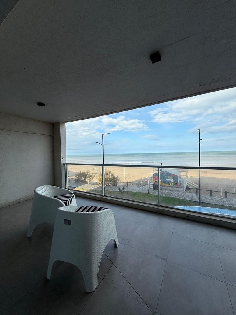 SEMIPISO EN VENTA FRENTE AL MAR EN MONTE HERMOSO