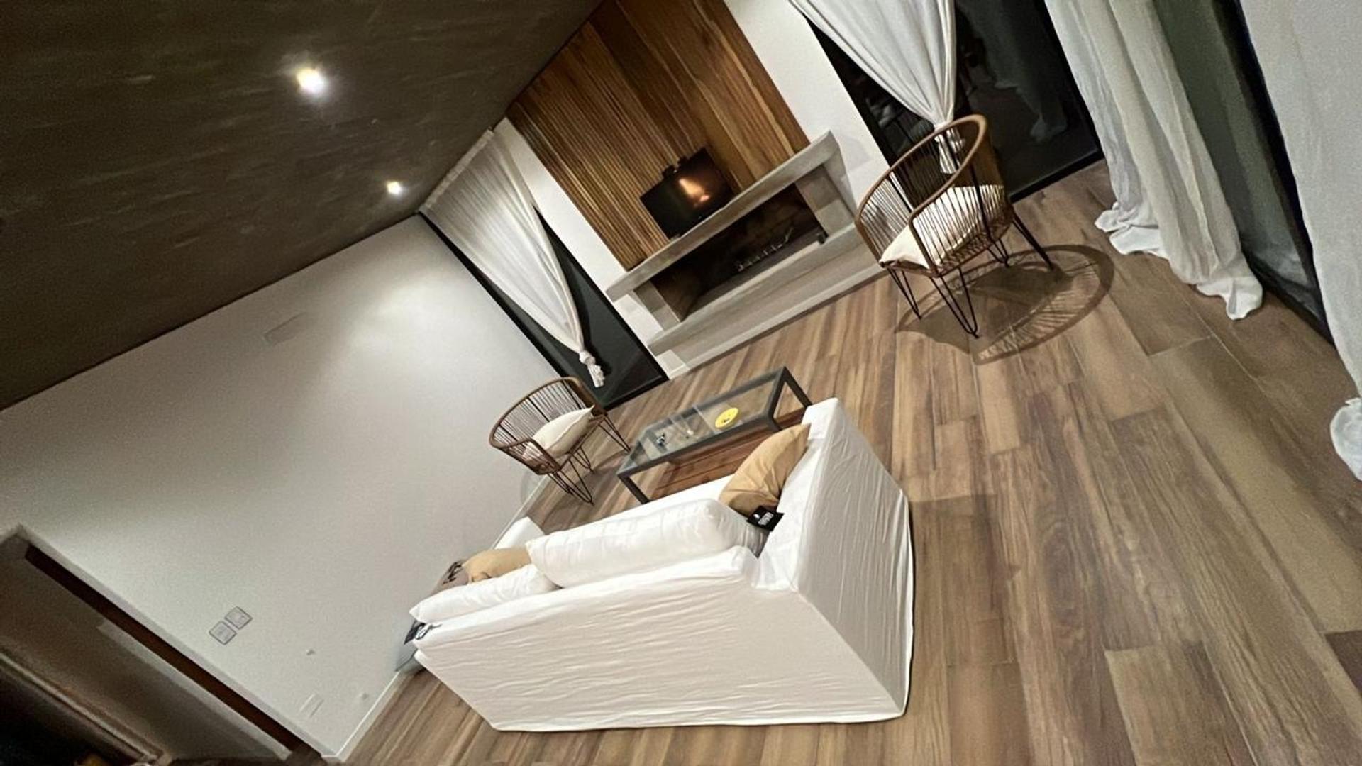 Casa en Alquiler Temporal con 1 cochera