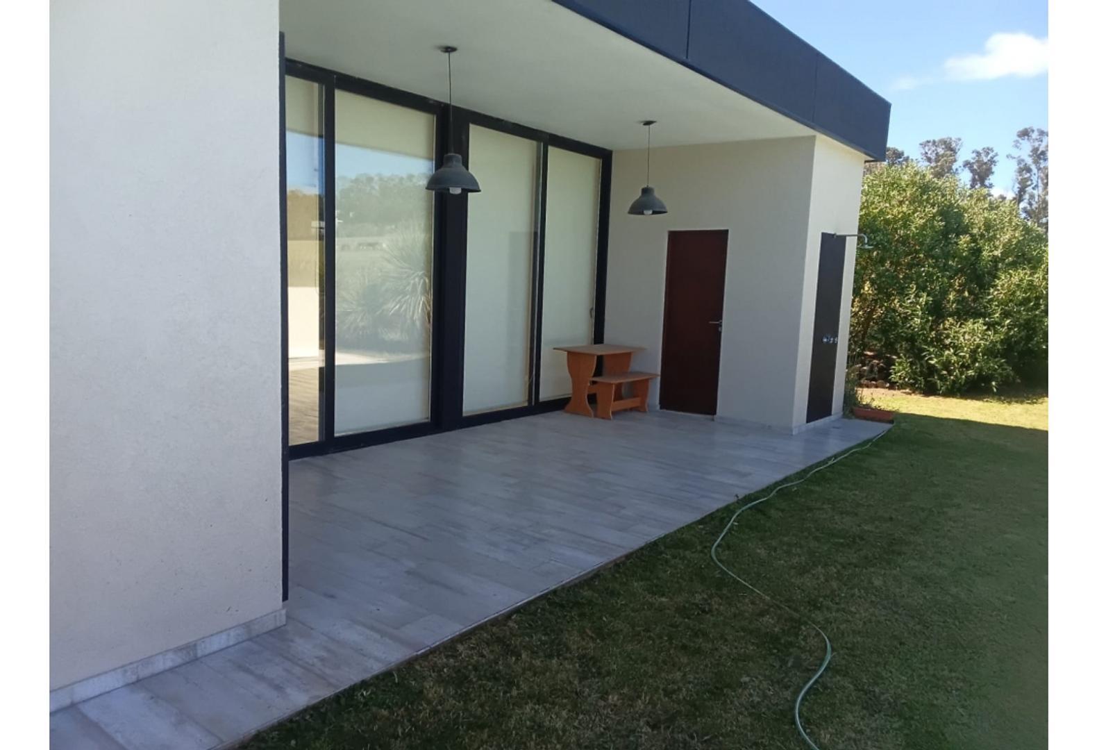 Casa 4 ambientes con 4 baños