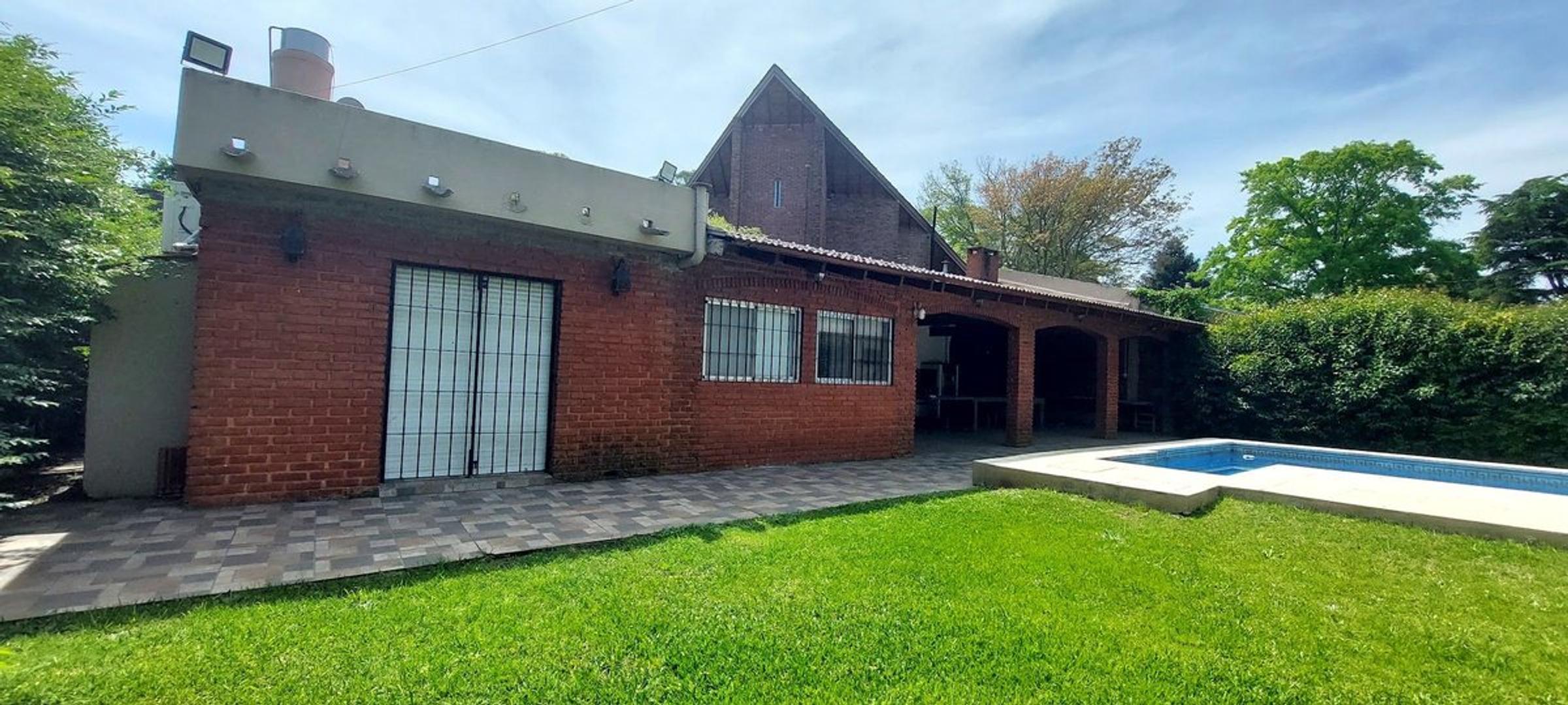 Casa sobre doble lote en EL Trebol con piscina
