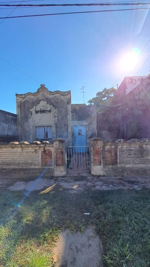 "CASA A DEMOLER CON BUEN TERRENO"