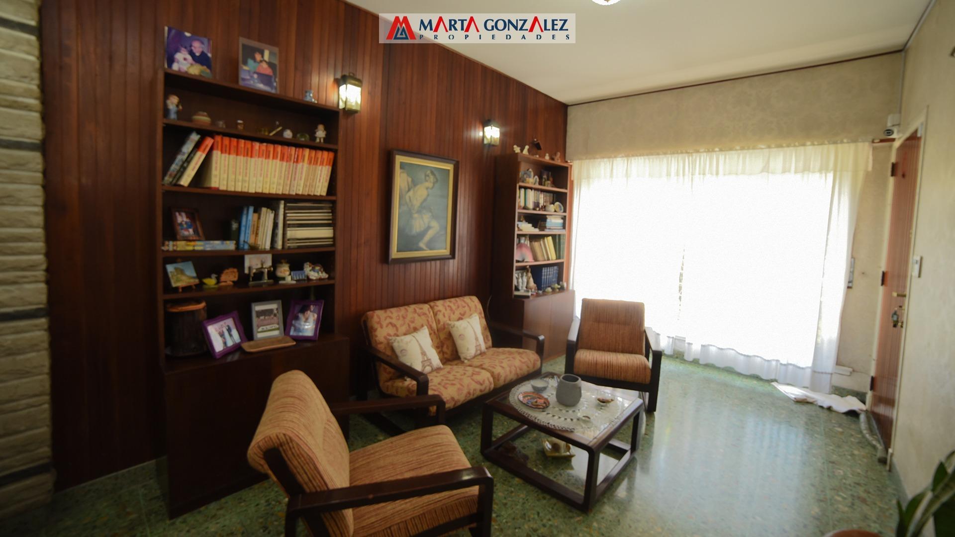 Casa en Venta con 3 cocheras