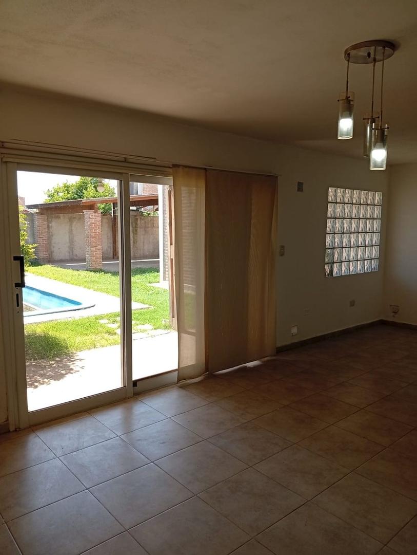Casa 5 ambientes con 1 baño