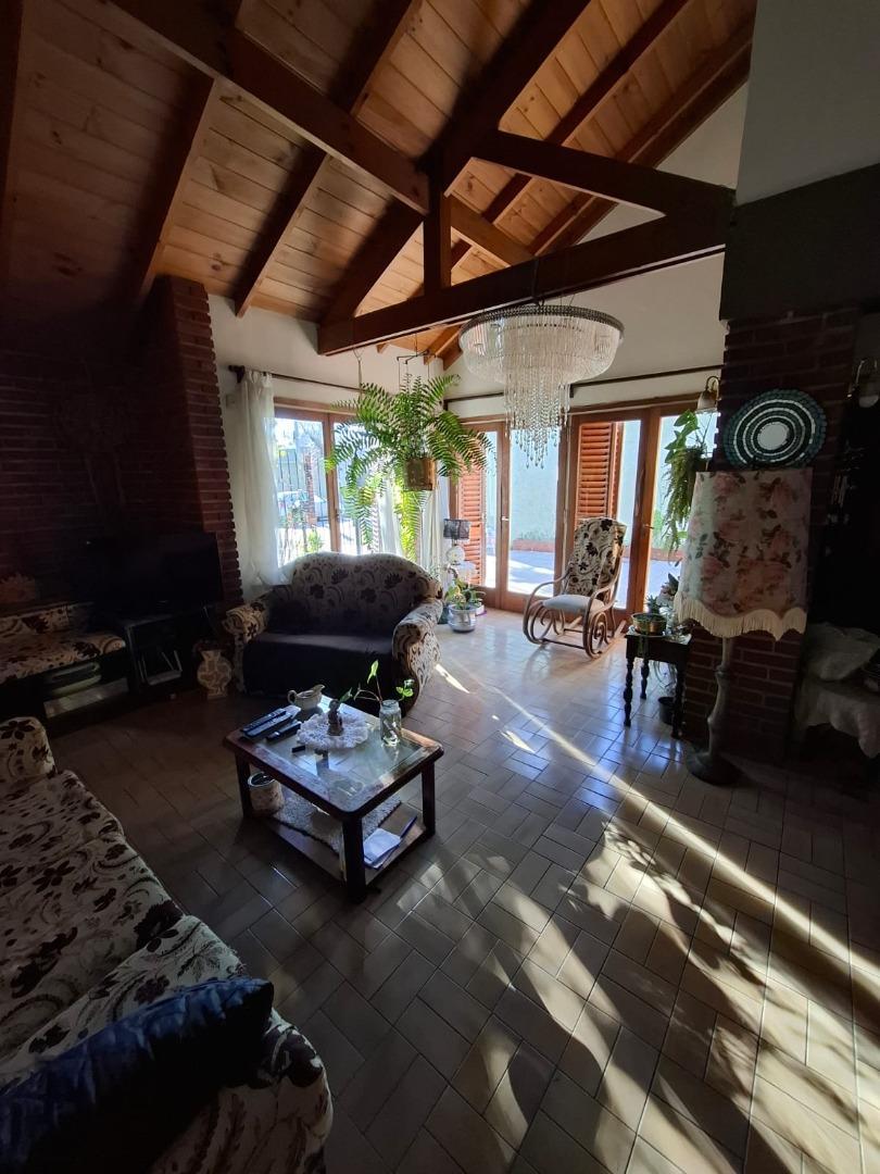 CHALET  3 AMB. 120 M2. - BARRIO SANTA MONICA