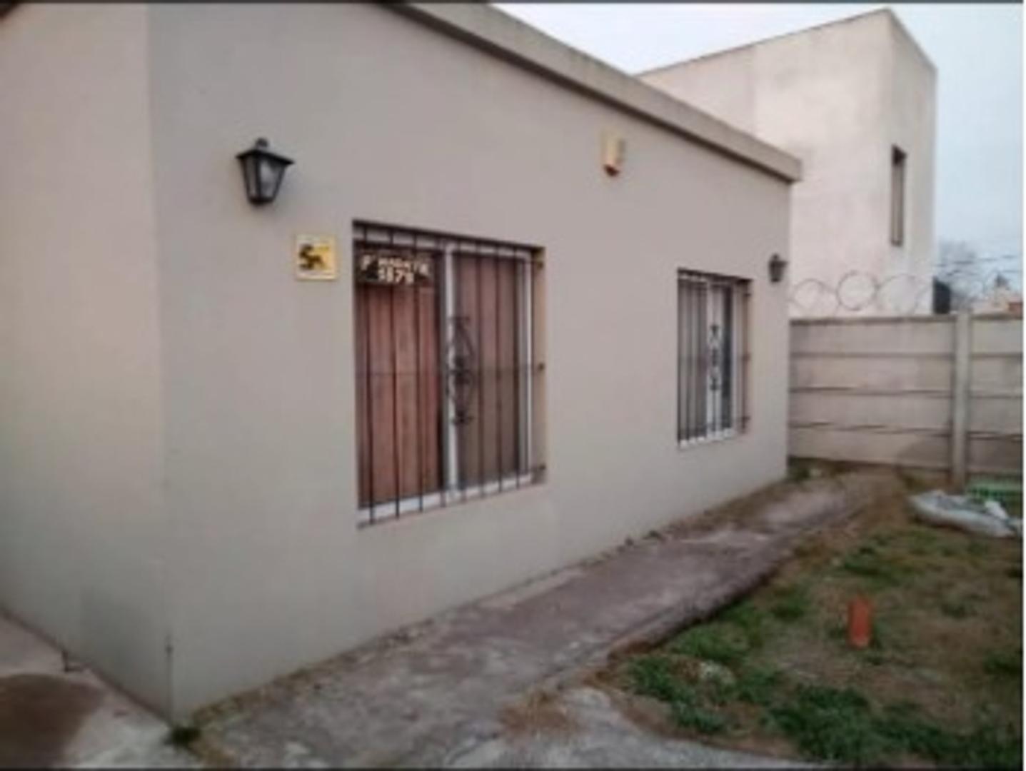 VENTA CASA 3 AMBIENTES LA REJA