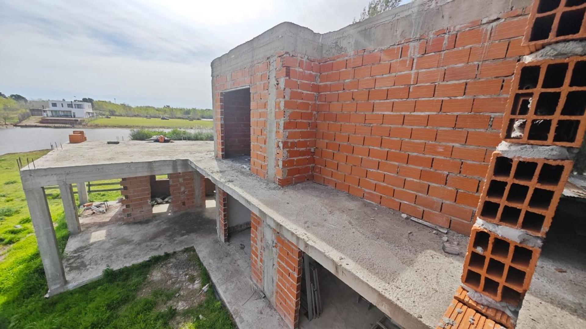 Casa 4 ambientes con 3 baños