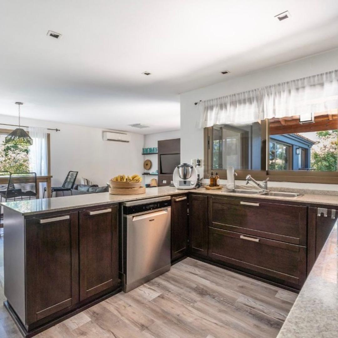 Casa 5 ambientes con 5 baños