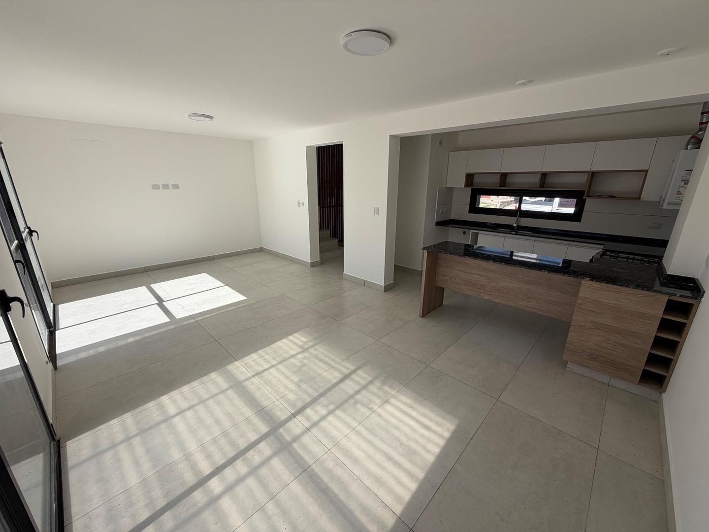 Depto Tipo Casa 3 ambientes con 2 baños