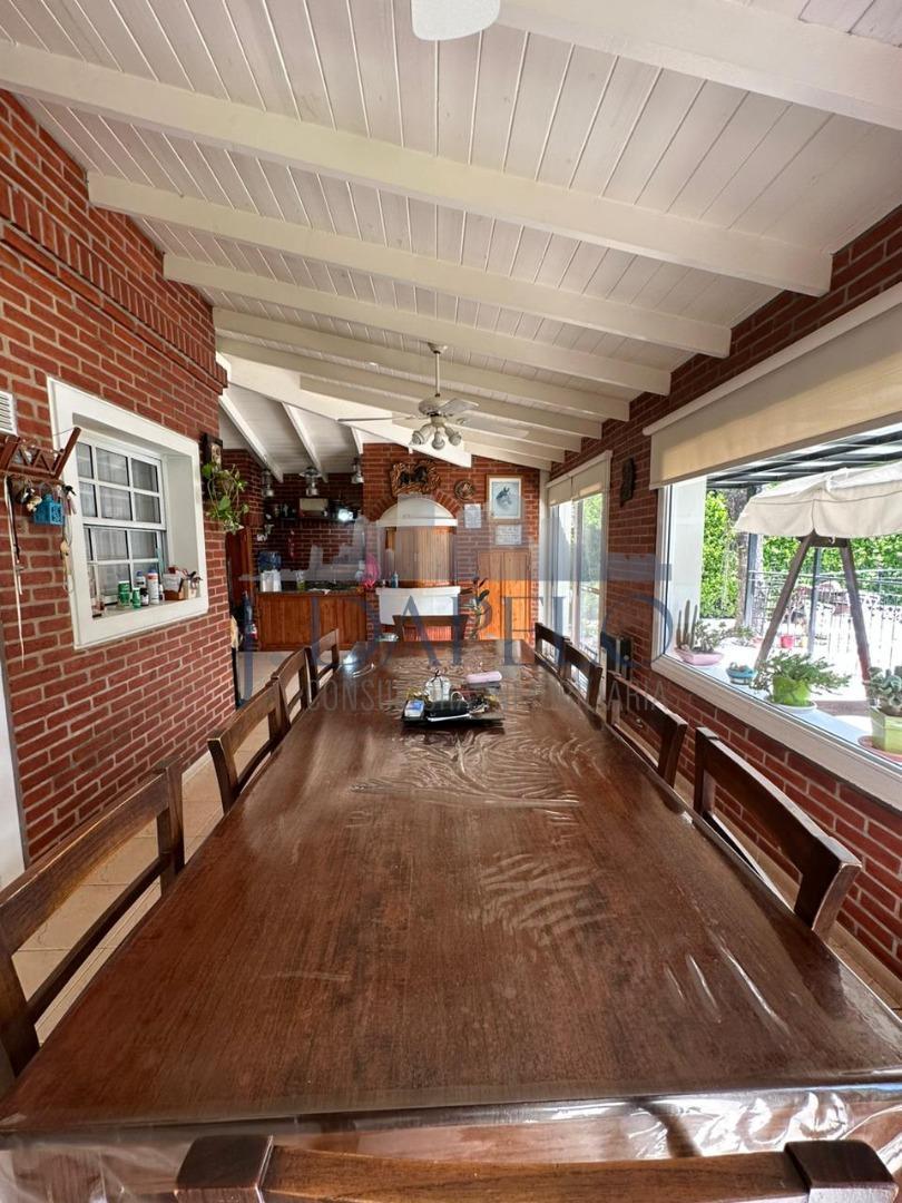 Casa en Venta con 3 cocheras