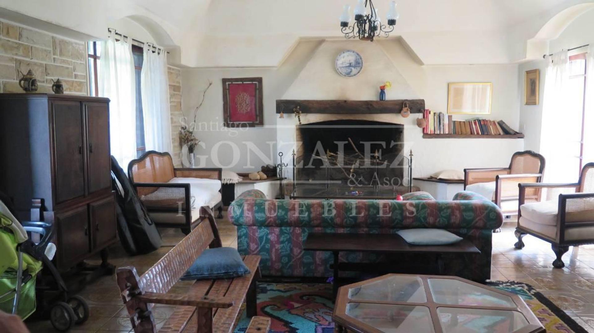 Casa en Venta con 2 cocheras