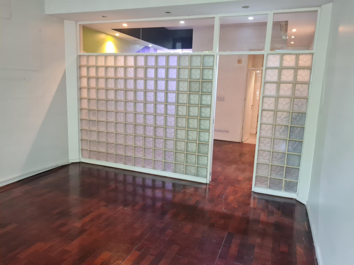 Oficina en Alquiler con 1 cochera