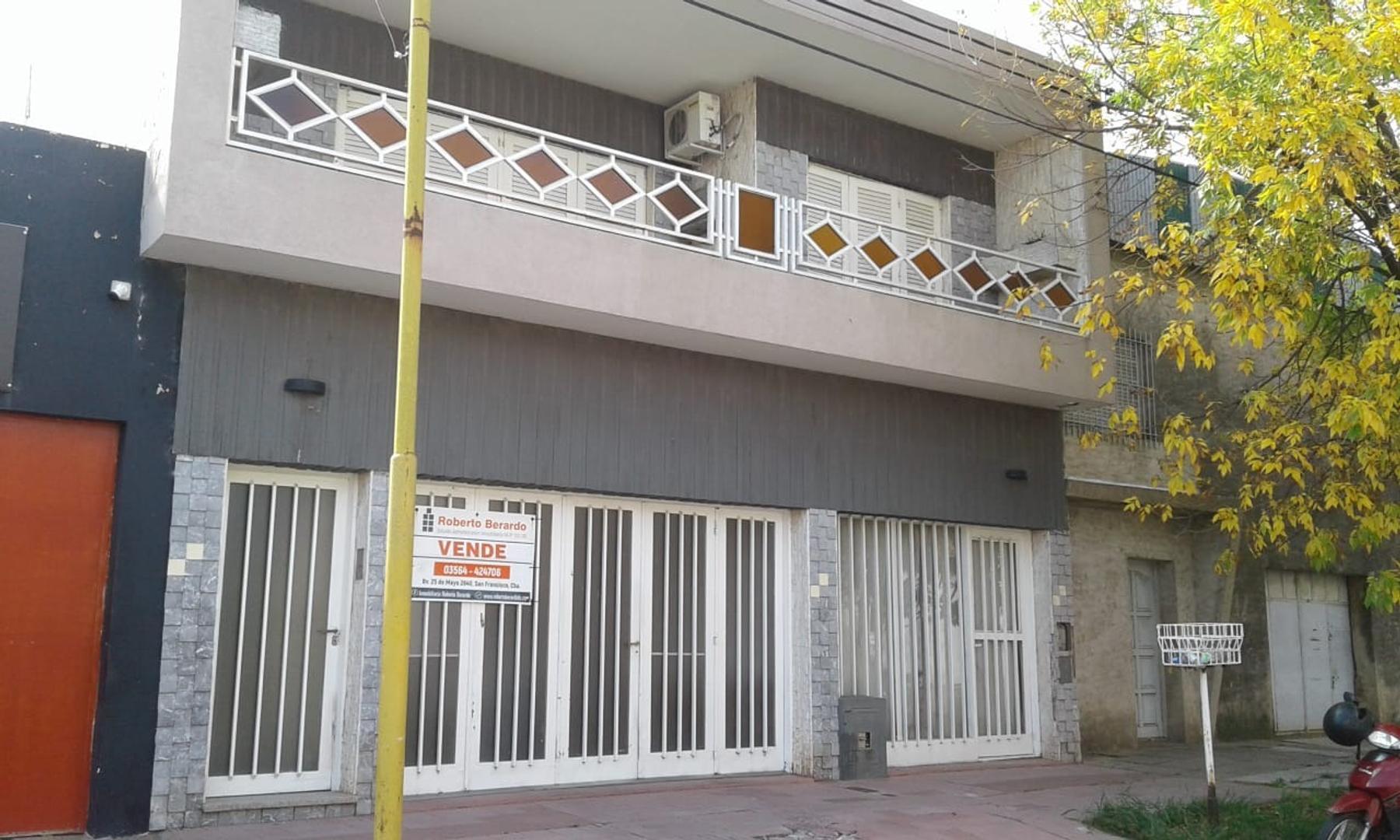 Casa con Oficina y Dpto