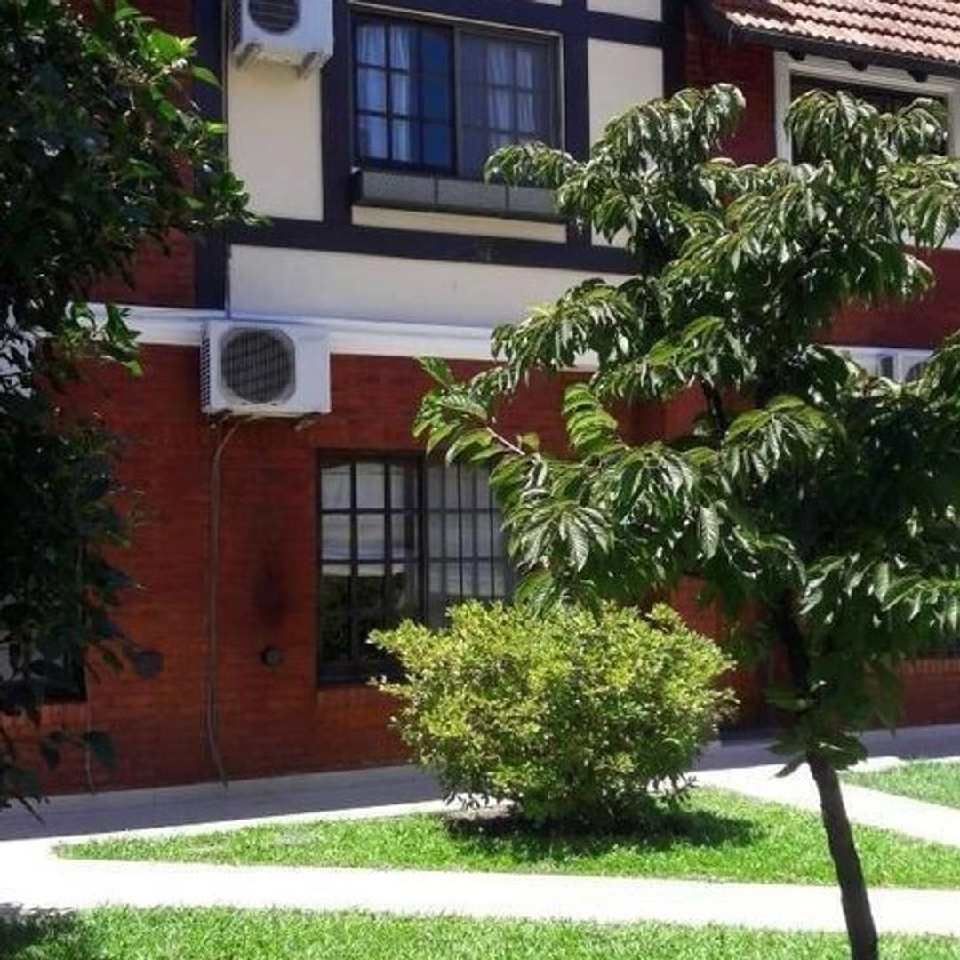 Depto Tipo Casa 4 ambientes con 2 baños