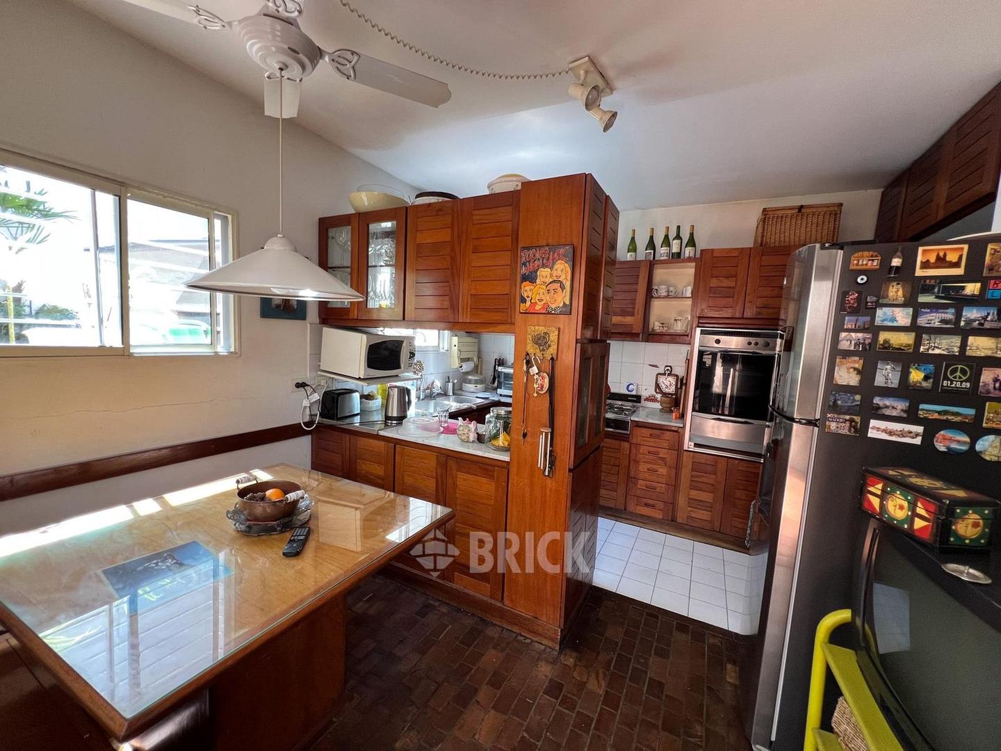 CASA C/DEP EN ROJAS AL 500 - GARAGE P/2 AUTOS GRAN TZA BALCON PATIO Y JDIN ESPECT LIVING SUITE