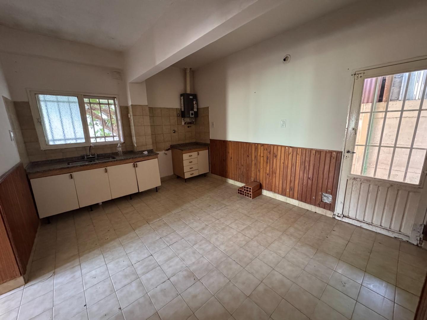 Casa 2 ambientes con 1 baño