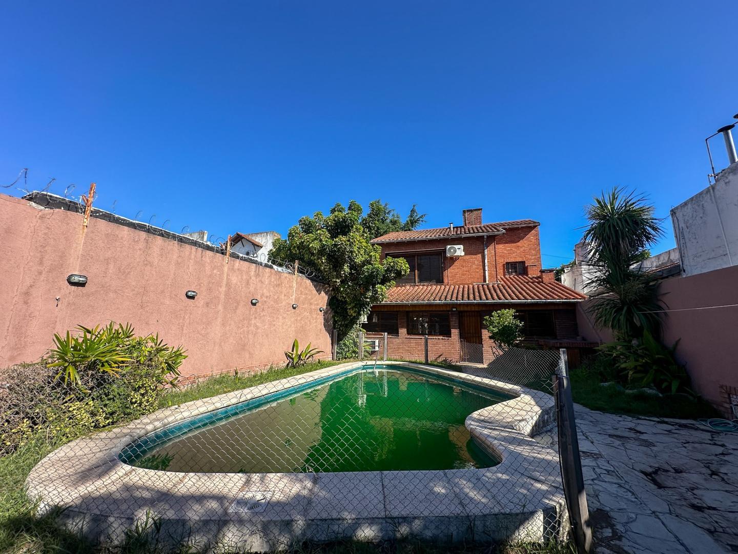 Venta Casa 6 ambientes pileta jardín cochera Martínez