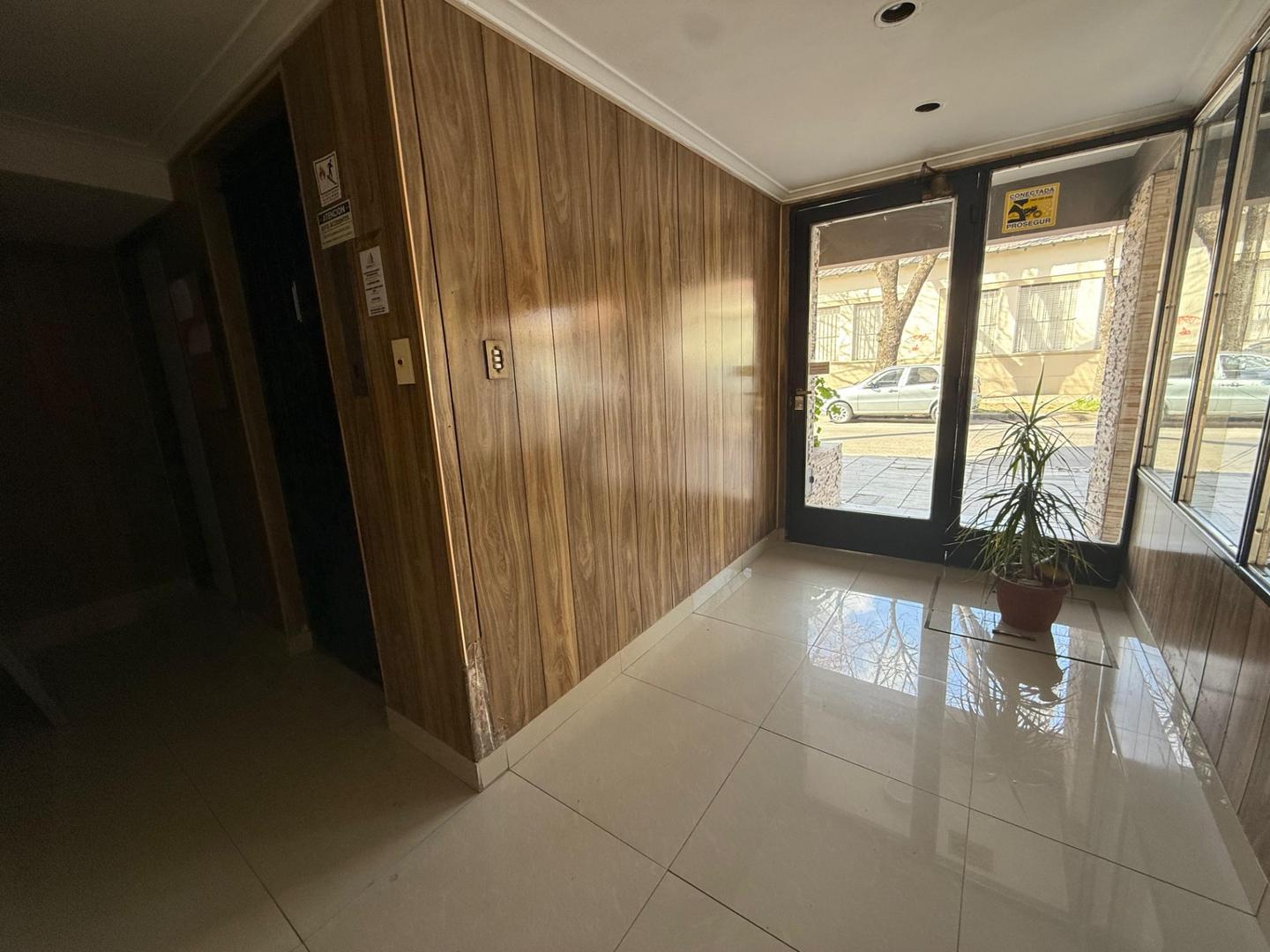 General Paz 2200, Piso 1