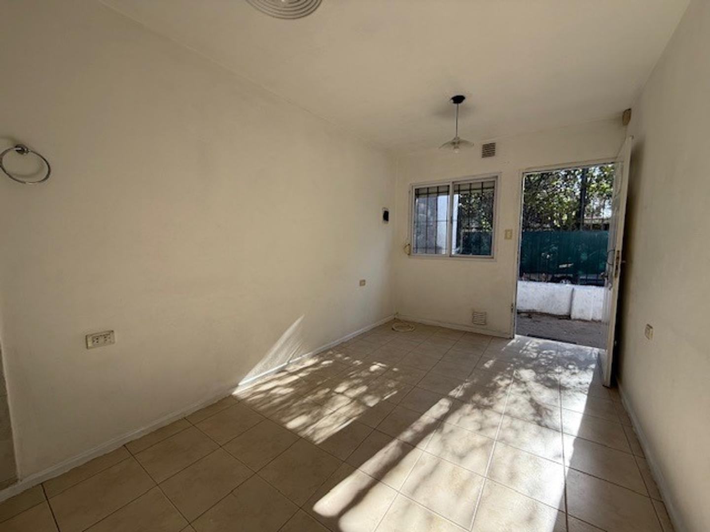 Casa 3 ambientes con 1 baño