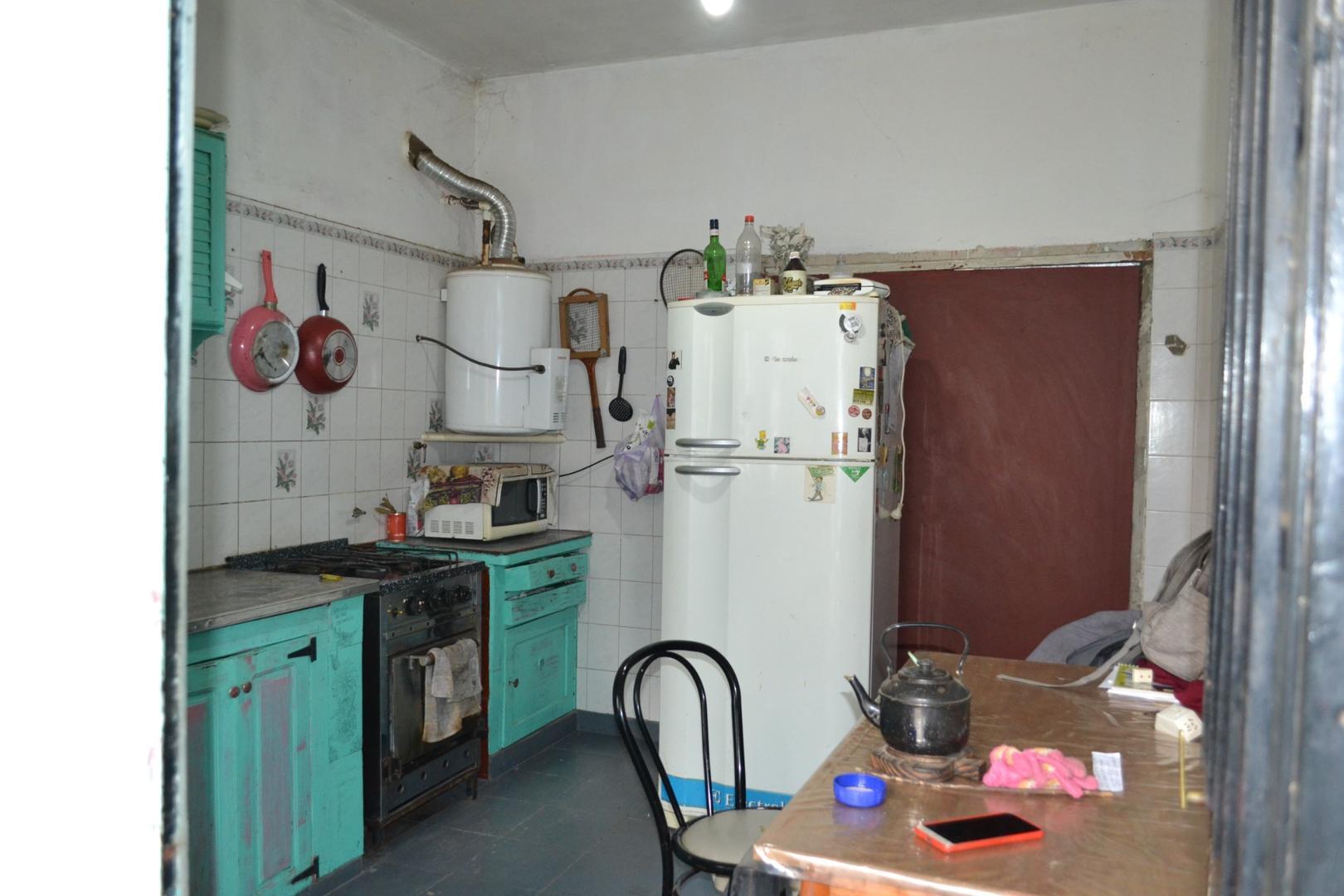 CASA EN LOTE DE 8,66 X 40,40 (350 M2)