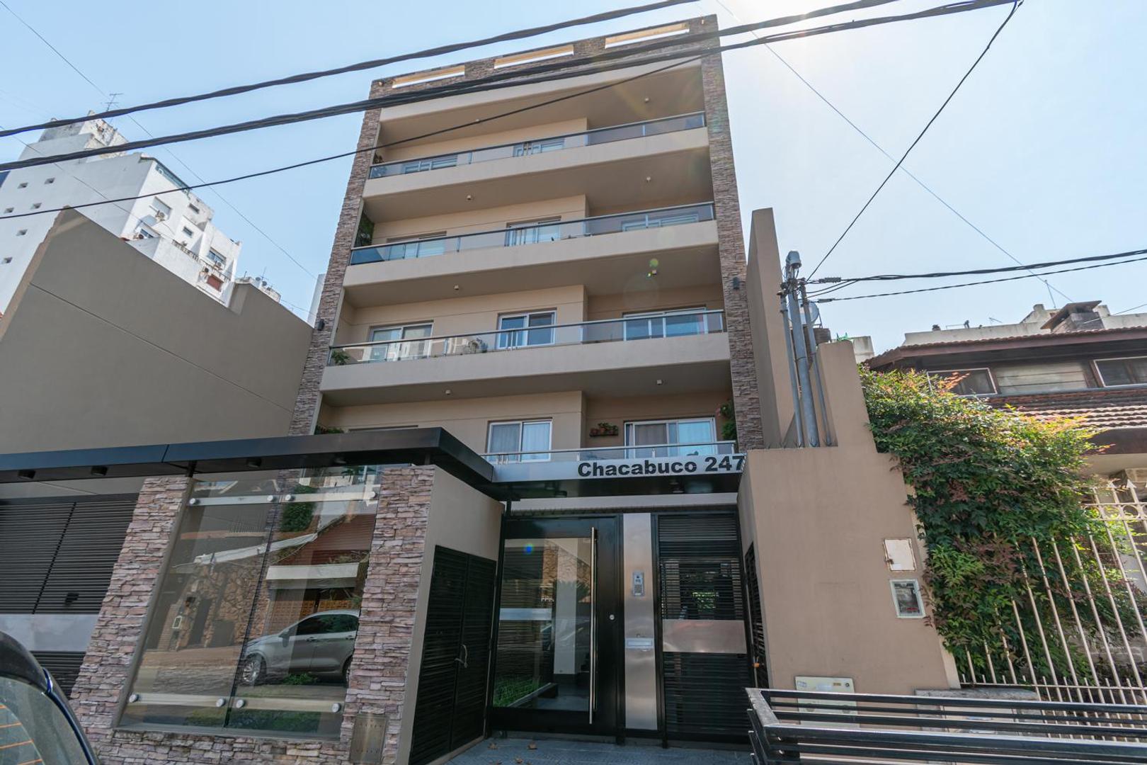 Venta semipiso 4 ambientes con cochera y baulera en Ramos Mejia.
