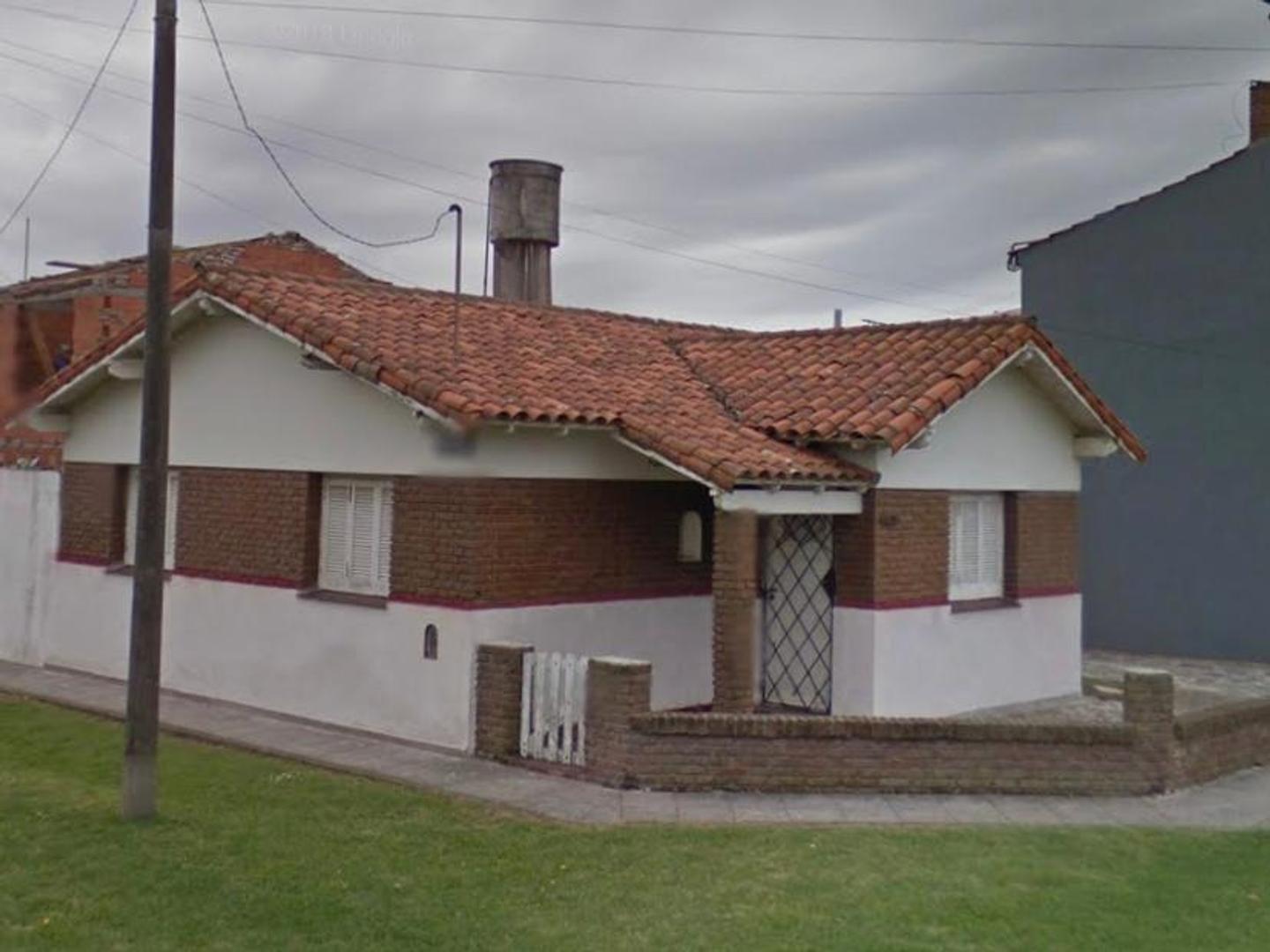 Retasado  Chalet de cuatro ambientes. A dos cuadras del mar