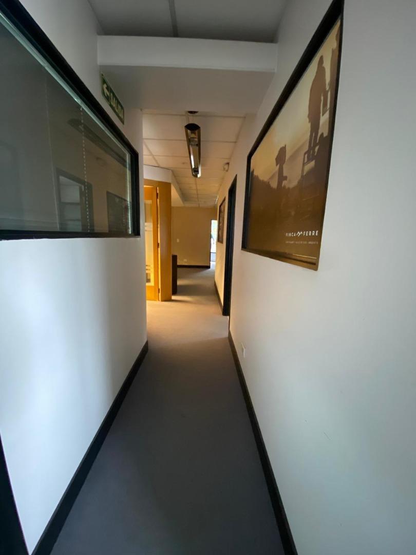 Oficina 135m² - c/ Cocheras cubiertas - SAN ISIDRO