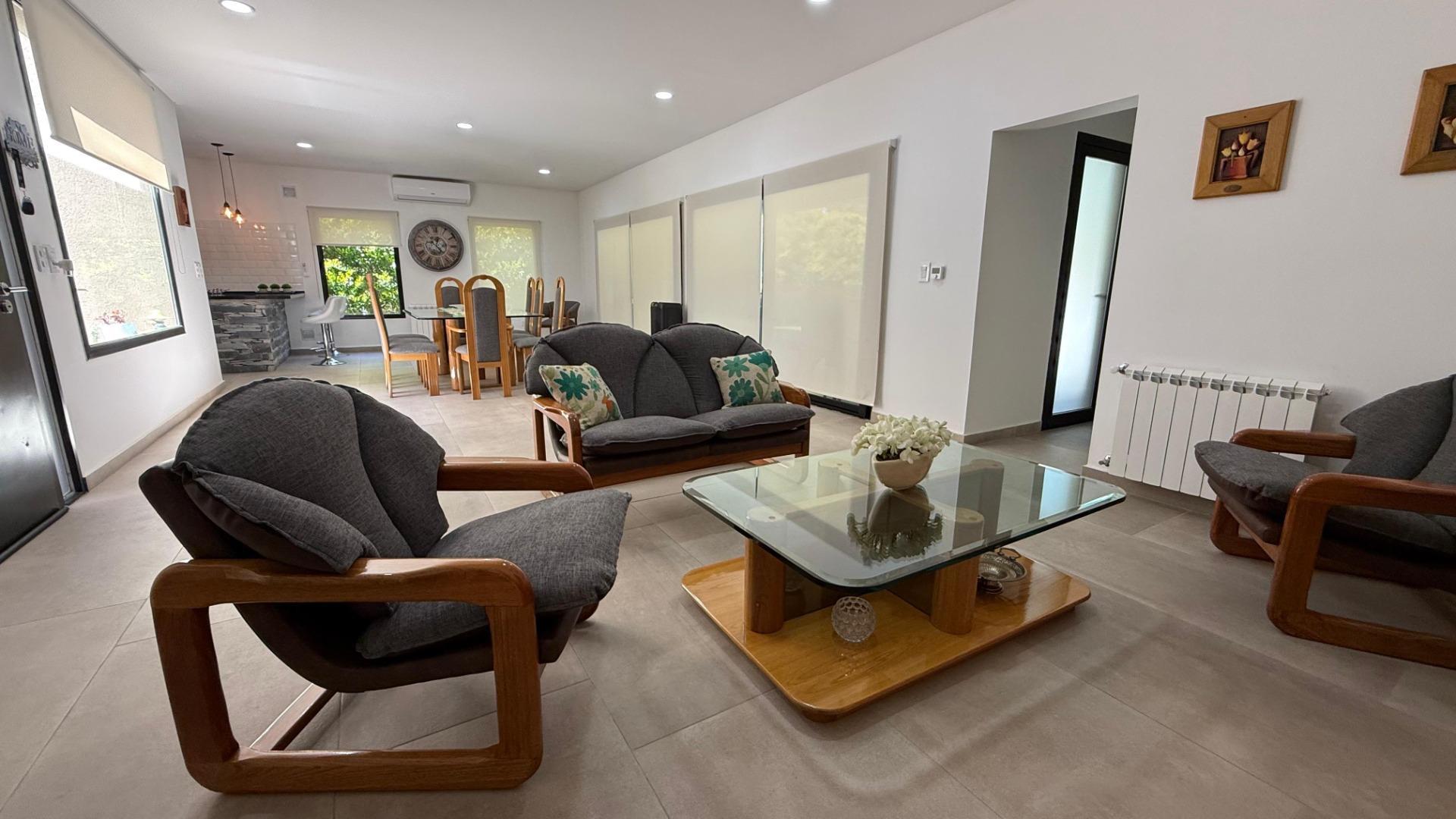 Casa 4 ambientes con 3 baños