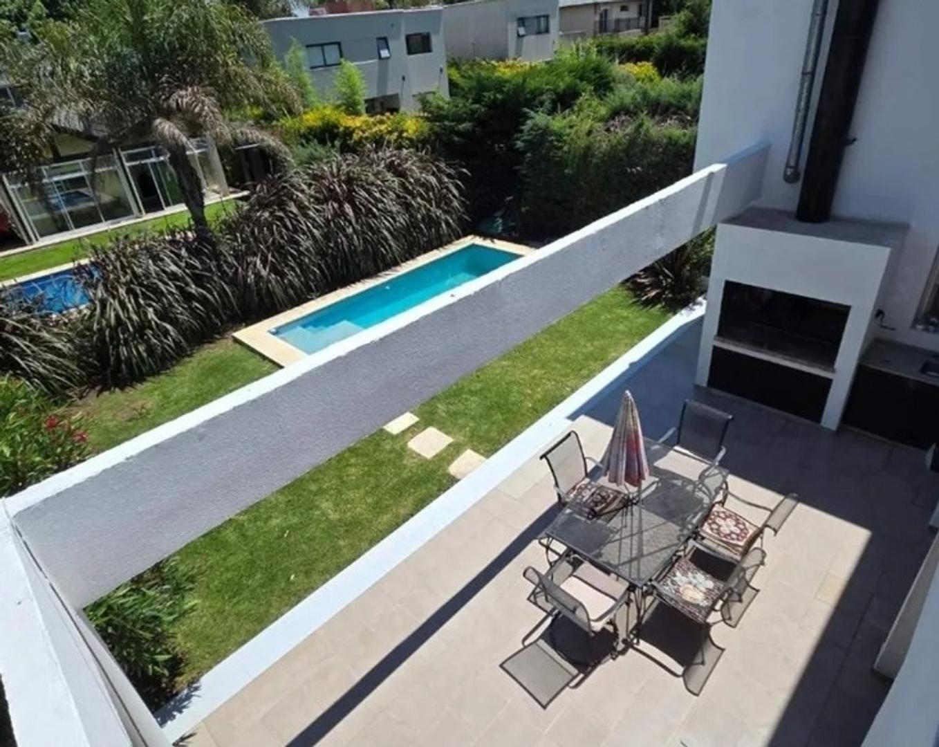 Casa 4 ambientes con 2 baños