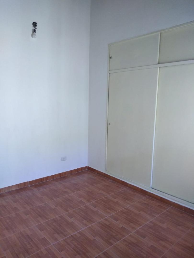 Depto Tipo Casa en Alquiler en Villa Dominico, $ 600.000