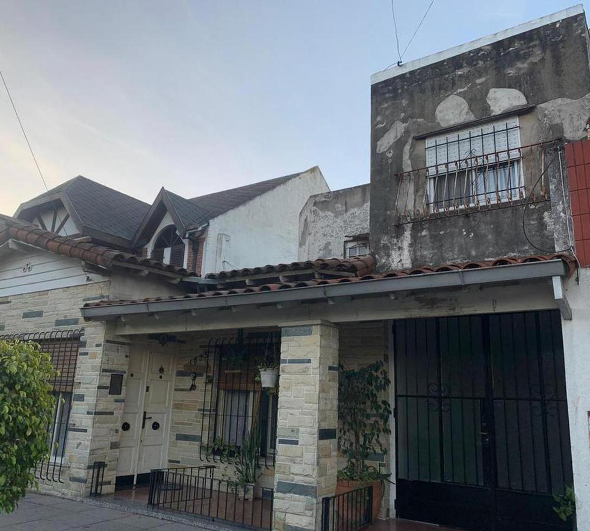 Casa 3 ambientes - Castelar