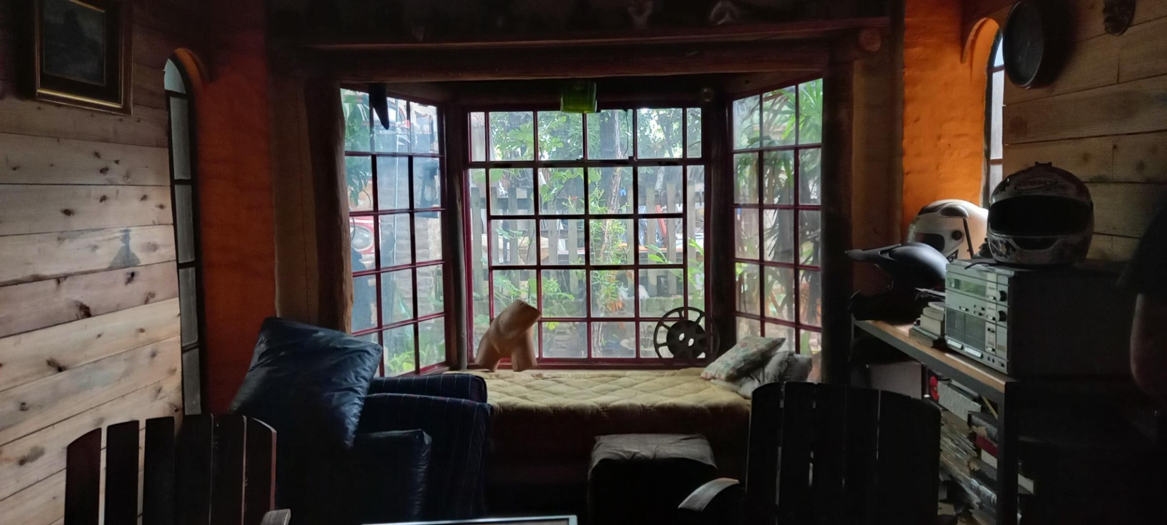 Casa de 5 ambientes con jardín - José L. Suarez