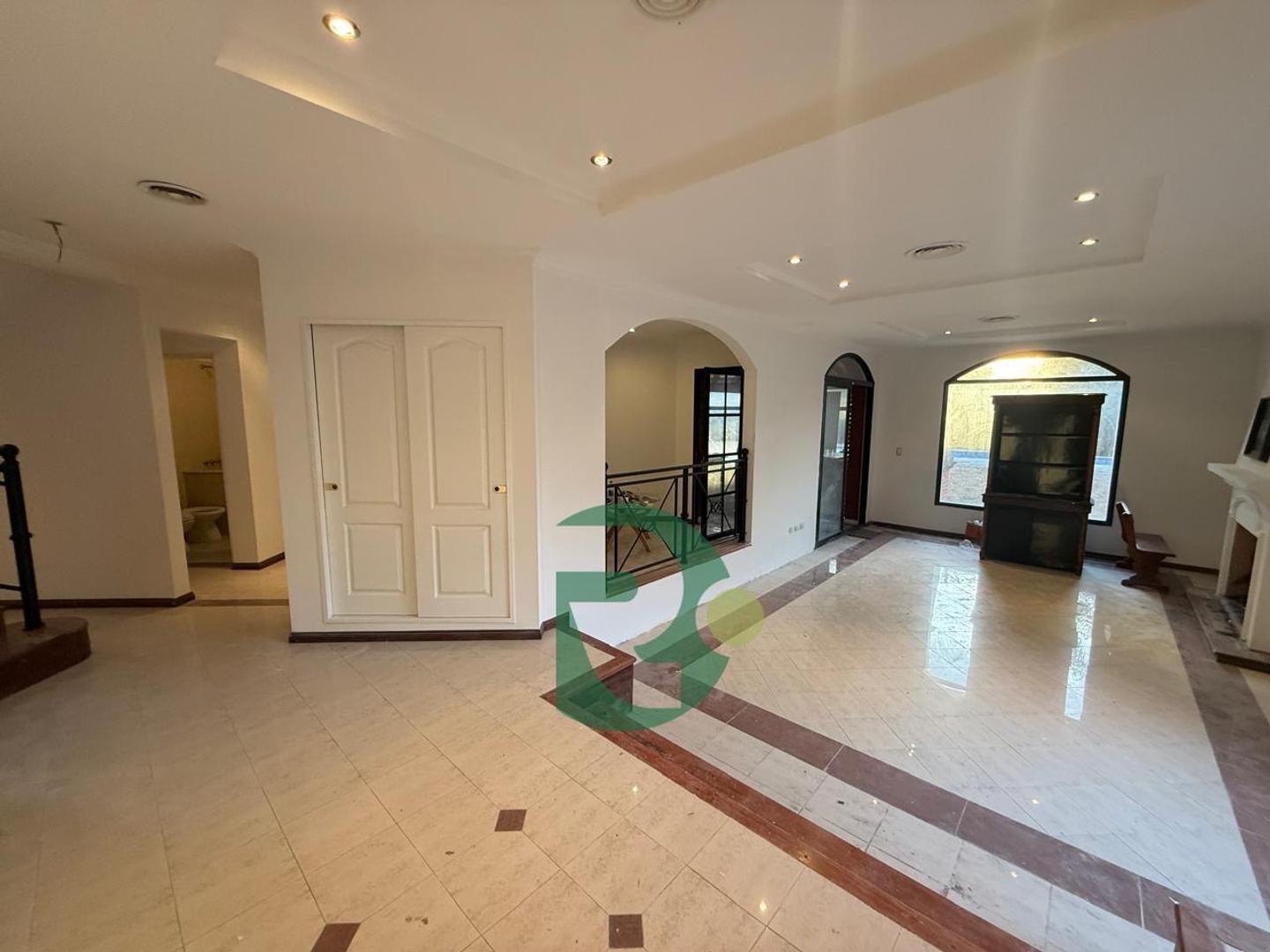Casa 5 ambientes con 3 baños