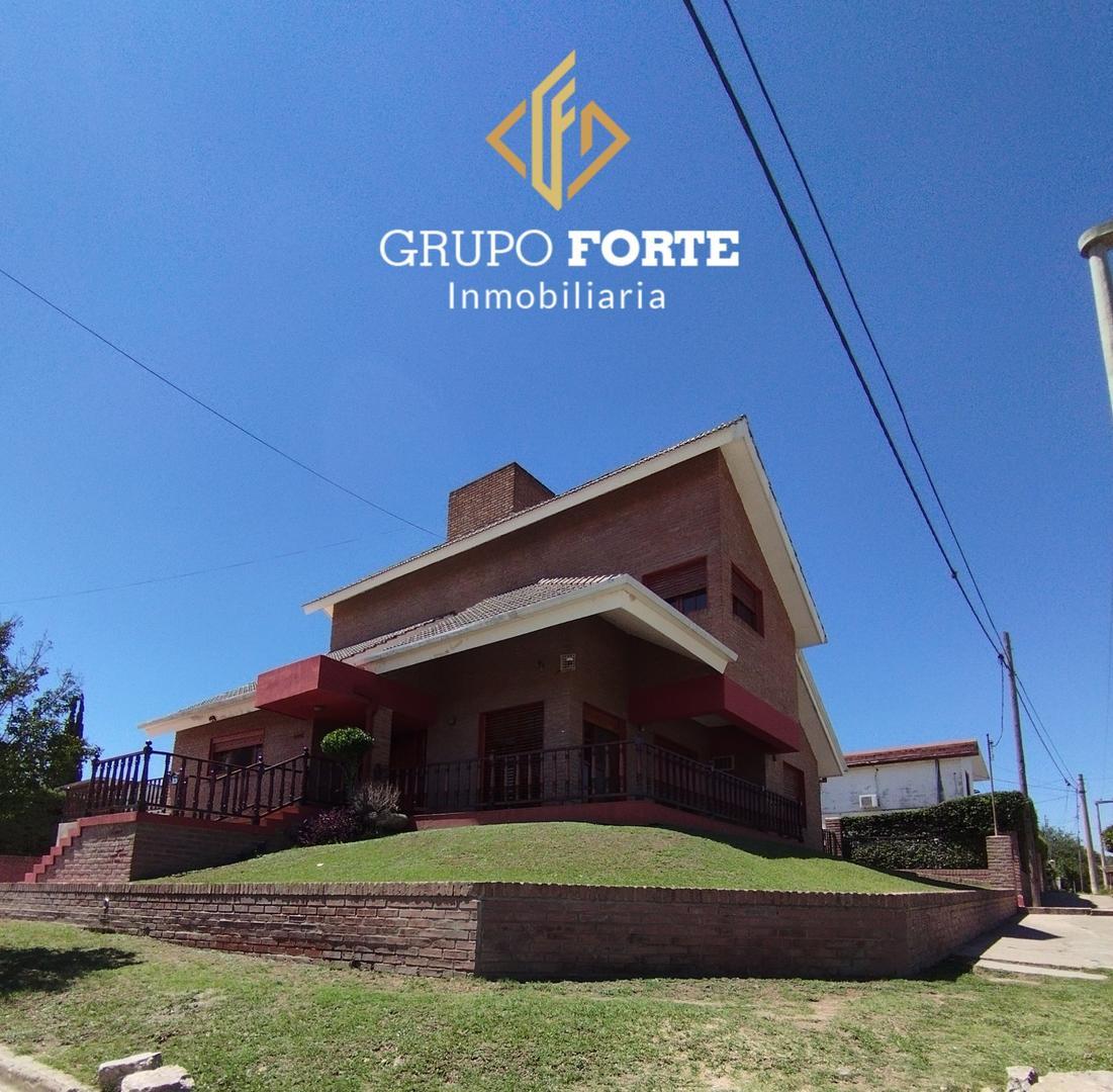 Casa en Alquiler Temporal con 3 cocheras