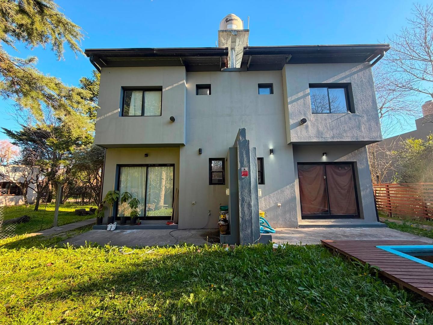 VENTA CASA 3 AMBIENTES  LA PLATA ( 2 DUPLEX ) APTO CREDITO