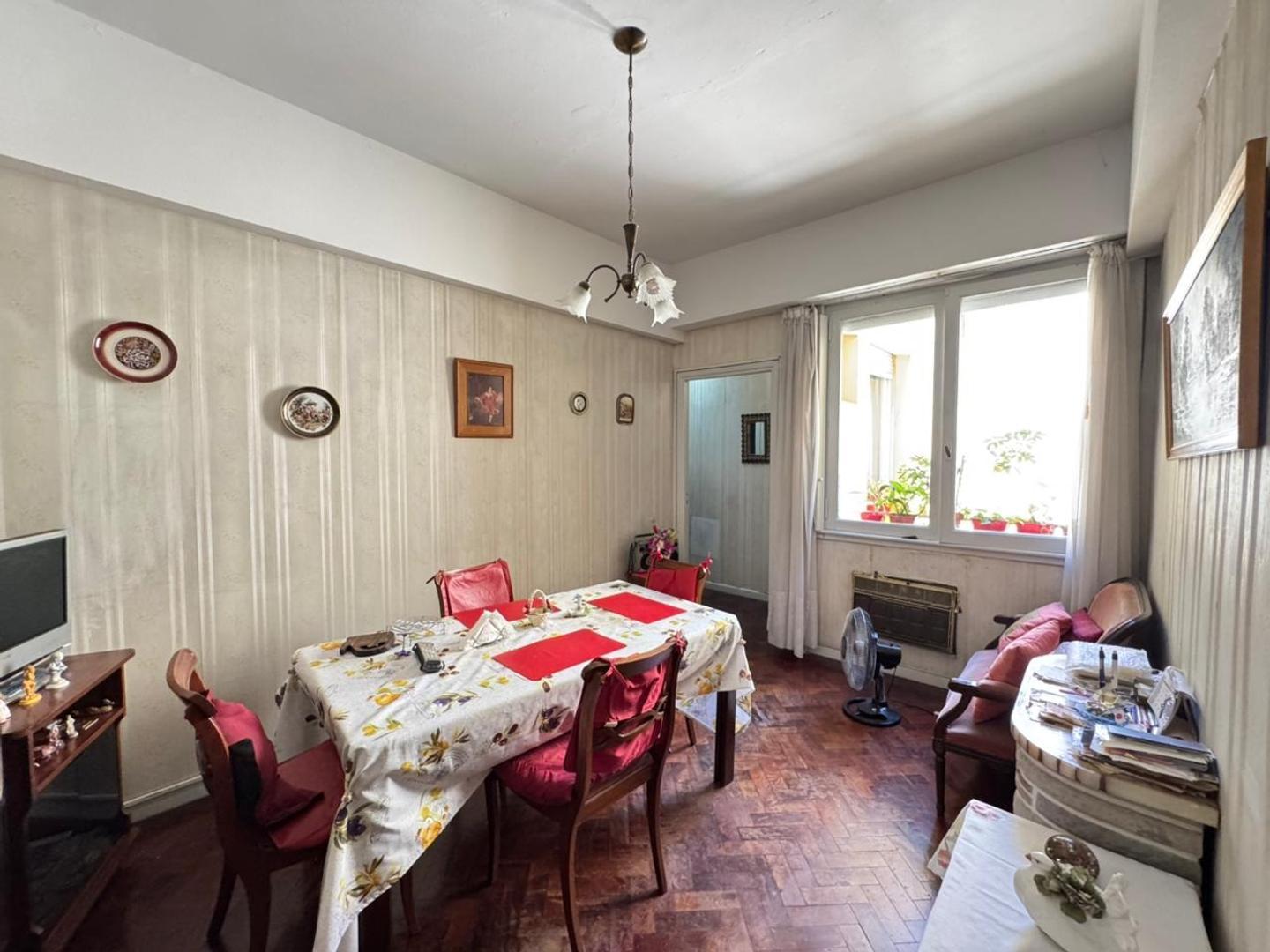 Excelente 3 ambiente al lateral