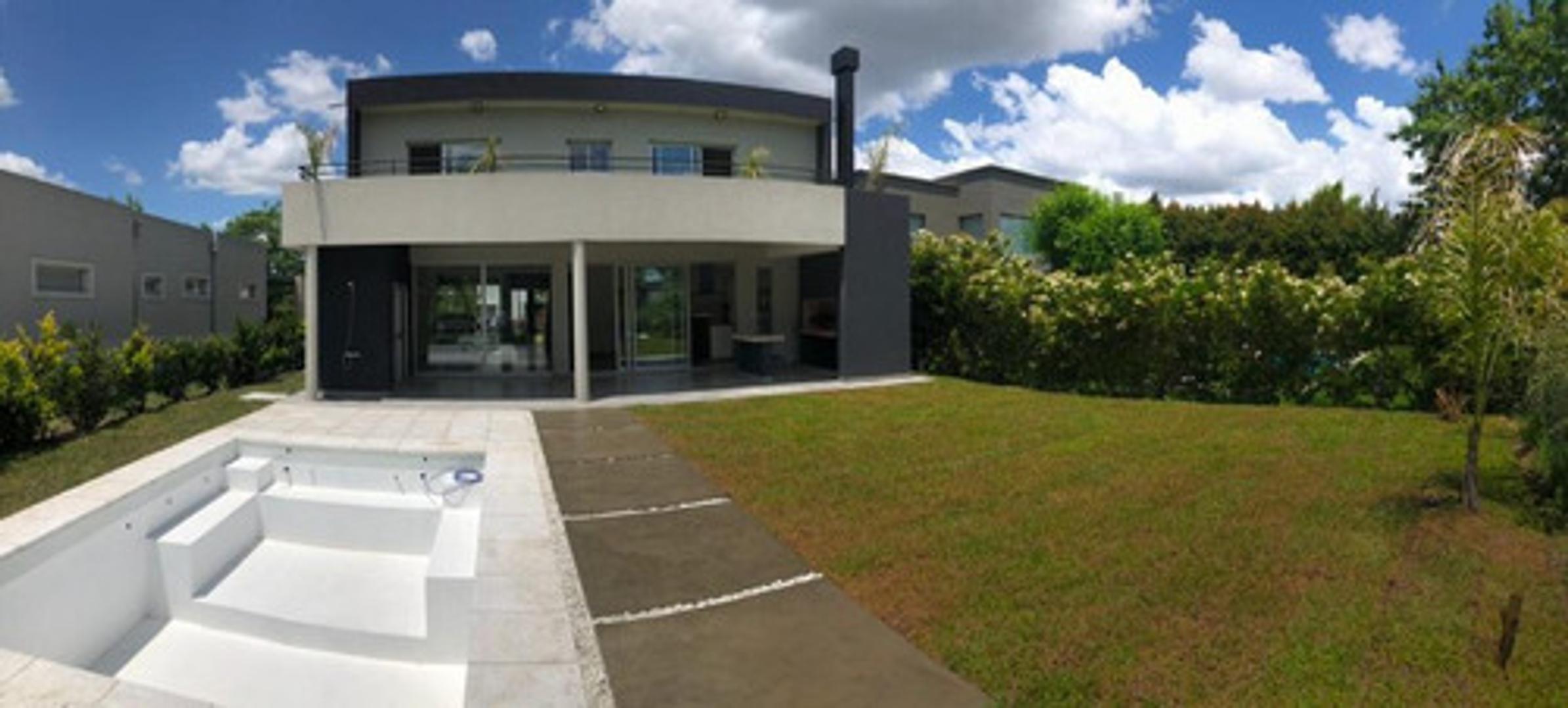 Casa 5 ambientes con 4 baños