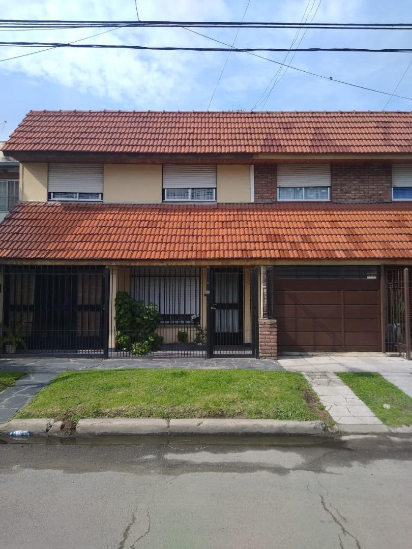 Amplio duplex al frente de 4 ambientes