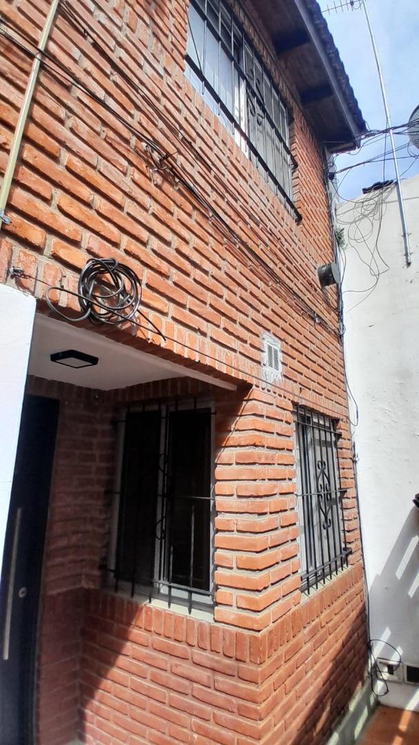 Duplex en alquiler de tres ambientes